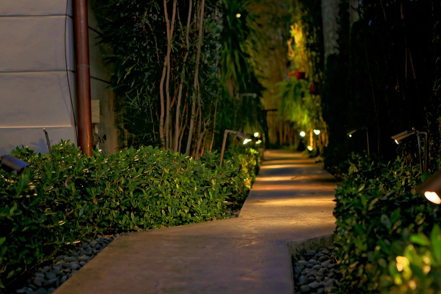 how-to-improve-your-business-s-outdoor-lighting